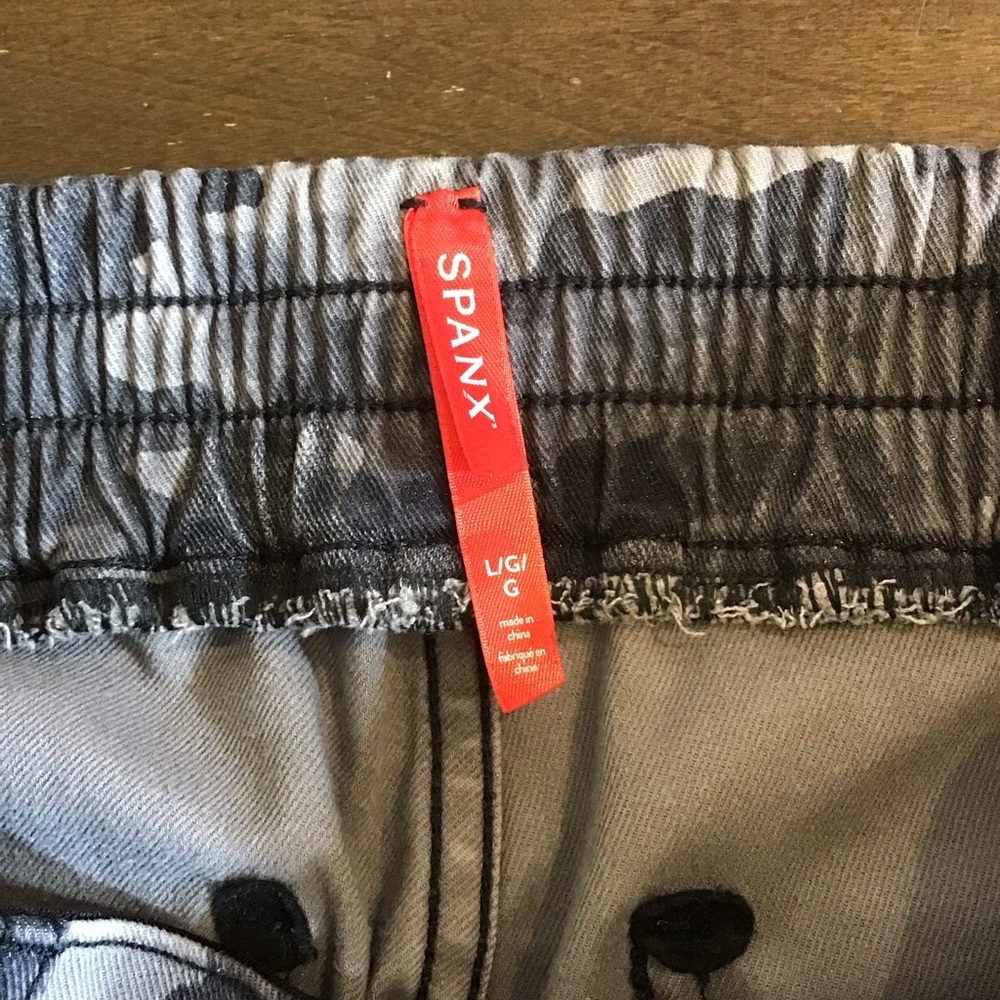 SPANX Lg Stretch Twill Cargo Camo Jogger Gray Black Women’s Active Pants 20319R - Picture 12 of 16